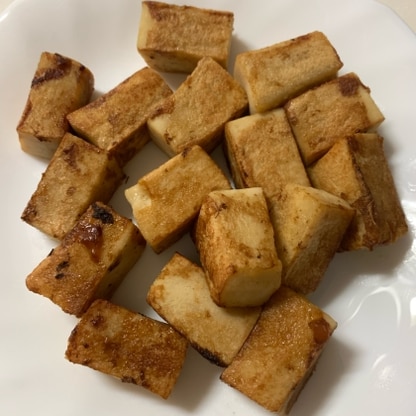 高野豆腐2枚分で作りました。中華の素は鶏ガラで、片栗粉少なめのヘルシーに素焼きしました。しっかりと味がついていてチキンラーメンの味に似ていると思いました。